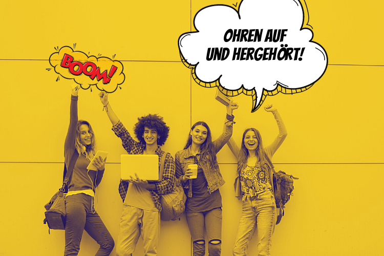 Vier junge Menschen mit Tablet, Laptop und Getränk vor gelbem Hintergrund und dem Schriftzug „Ohren auf und hergehört!“.